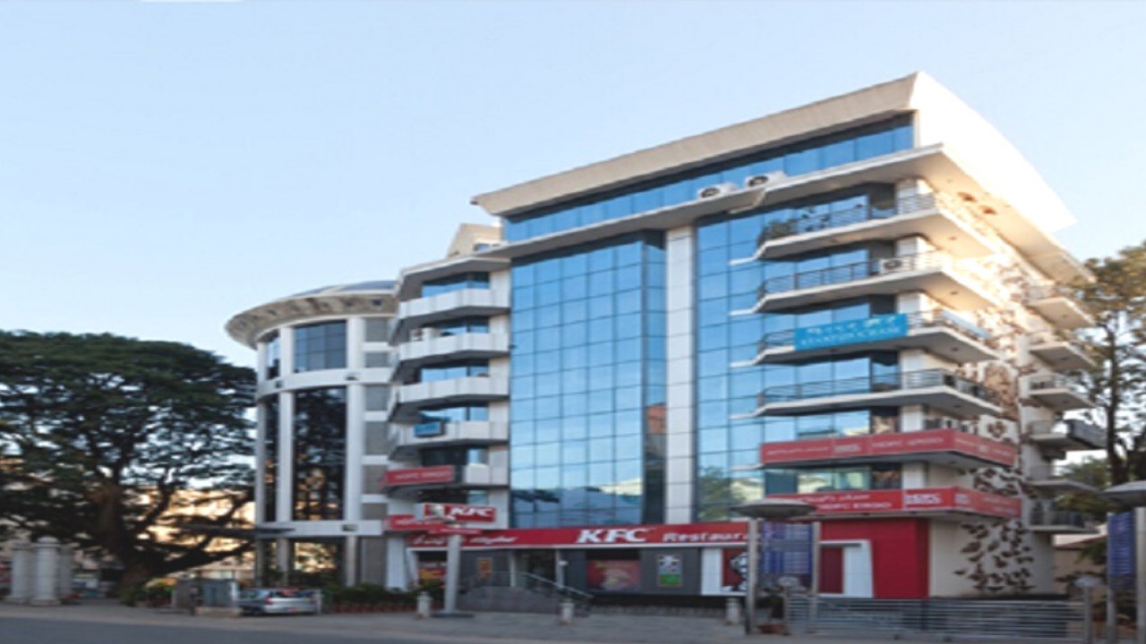Cunningham Road – the downtown of Bengaluru